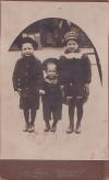 Aniella og Jans børn: fra venstre: Jan, Joseph og Stanislava ‎(1916)‎